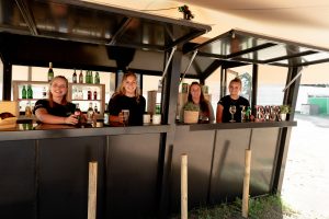 Pentahouse One met uitgifteluik Festival stand kassaunit